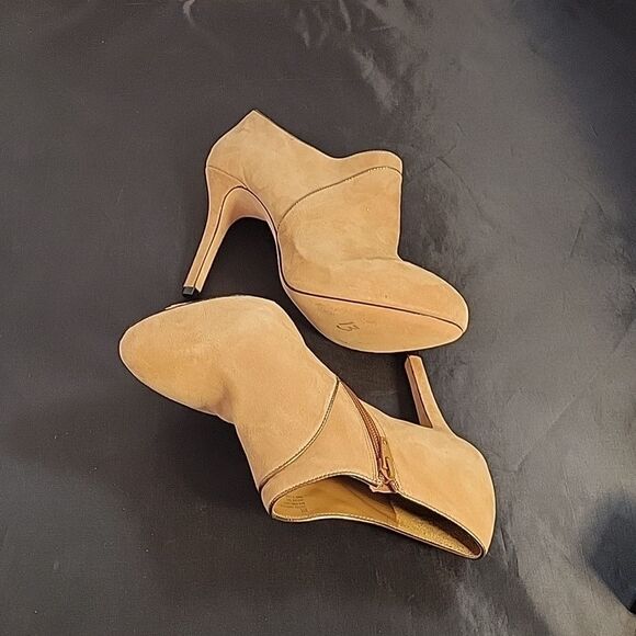 BRAND NEW ANTONIO MELANI SOFT SUEDE SIDE ANKLE BOOTIE - Picture 9 of 14